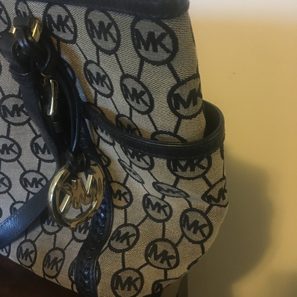 Michael Kors purse - Picture 4 of 4